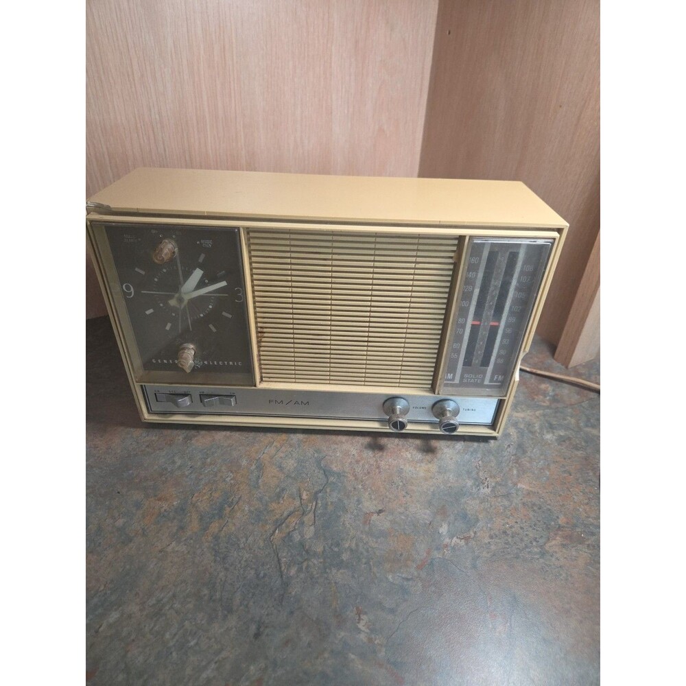1960s GE C2514J Vintage AM FM Tabletop Alarm Clock Radio Cream Restorative